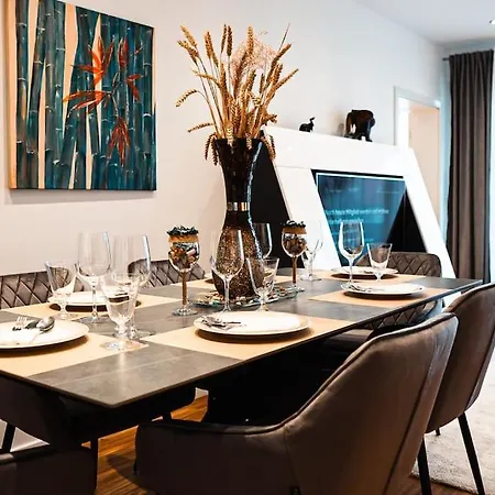 Апартаменты Kj Ferienwohnung Zentral - Swimming Pool - Balkon - Parkplatz Аугсбург