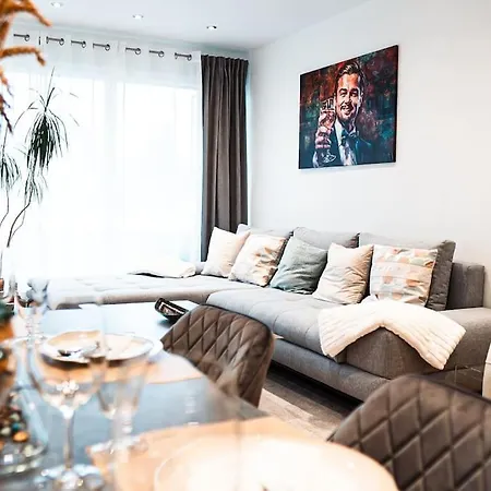 Kj Ferienwohnung Zentral - Swimming Pool - Balkon - Parkplatz Аугсбург