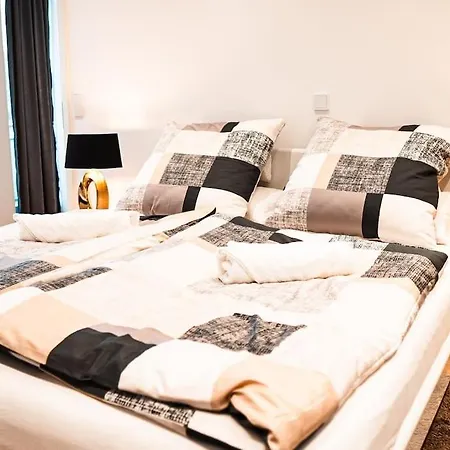 Апартаменты Kj Ferienwohnung Zentral - Swimming Pool - Balkon - Parkplatz *