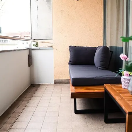 Апартаменты Kj Ferienwohnung Zentral - Swimming Pool - Balkon - Parkplatz *