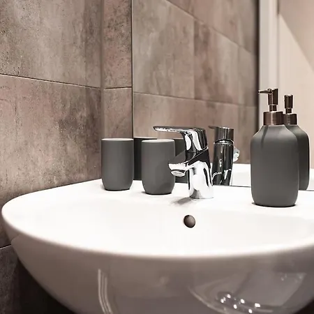 Апартаменты Kj Ferienwohnung Zentral - Swimming Pool - Balkon - Parkplatz