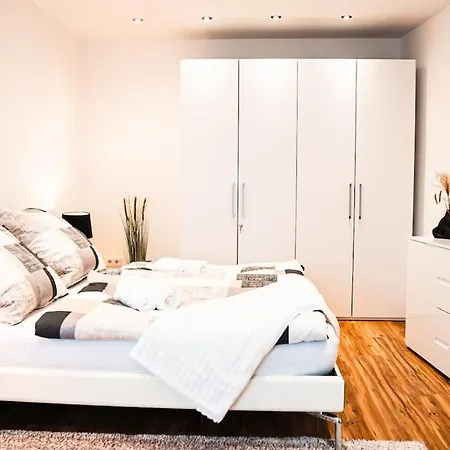 Kj Ferienwohnung Zentral - Swimming Pool - Balkon - Parkplatz Апартаменты *