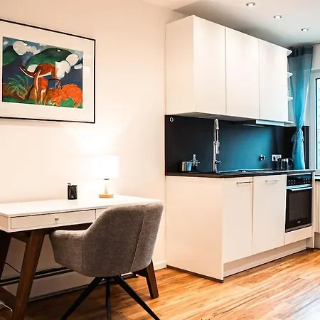 Kj Ferienwohnung Zentral - Swimming Pool - Balkon - Parkplatz Аугсбург