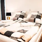 Apartamento Kj Ferienwohnung Zentral - Swimming Pool - Balkon - Parkplatz *
