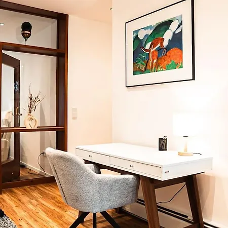 Kj Ferienwohnung Zentral - Swimming Pool - Balkon - Parkplatz Appartamento