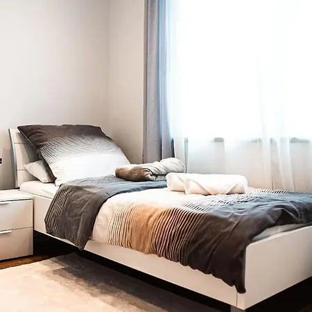 Kj Ferienwohnung Zentral - Swimming Pool - Balkon - Parkplatz 아우크스부르크