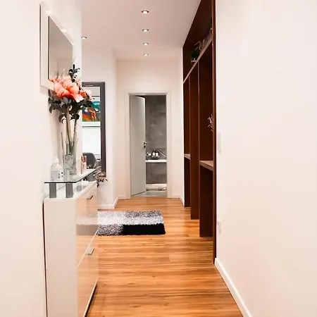 Kj Ferienwohnung Zentral - Swimming Pool - Balkon - Parkplatz *