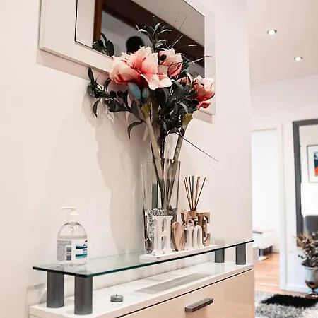 Kj Ferienwohnung Zentral - Swimming Pool - Balkon - Parkplatz Appartamento *