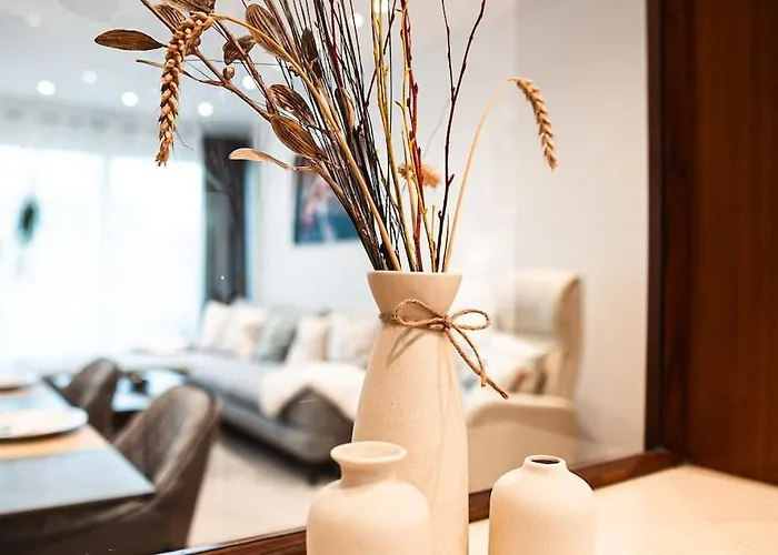 Kj Ferienwohnung Zentral - Swimming Pool - Balkon - Parkplatz *