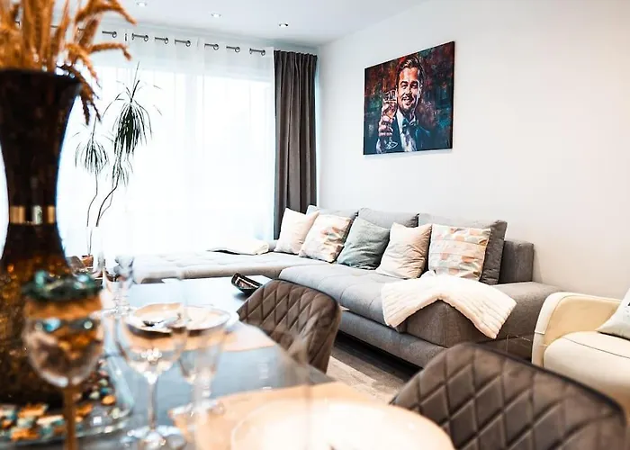 Kj Ferienwohnung Zentral - Swimming Pool - Balkon - Parkplatz Аугсбург