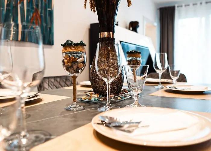 Kj Ferienwohnung Zentral - Swimming Pool - Balkon - Parkplatz 아파트