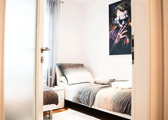 Апартаменты Kj Ferienwohnung Zentral - Swimming Pool - Balkon - Parkplatz Аугсбург