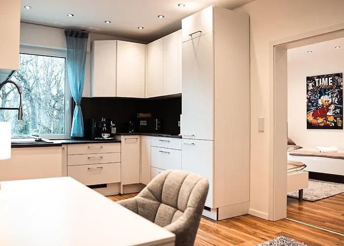 Kj Ferienwohnung Zentral - Swimming Pool - Balkon - Parkplatz *