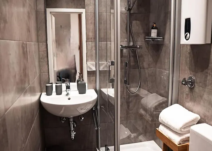 Kj Ferienwohnung Zentral - Swimming Pool - Balkon - Parkplatz *