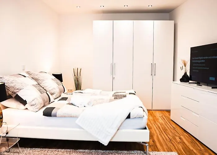 Kj Ferienwohnung Zentral - Swimming Pool - Balkon - Parkplatz 아파트 *