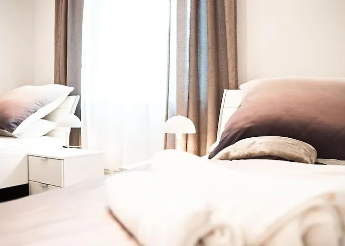 Kj Ferienwohnung Zentral - Swimming Pool - Balkon - Parkplatz