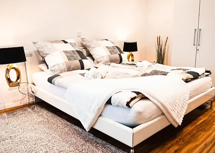 Kj Ferienwohnung Zentral - Swimming Pool - Balkon - Parkplatz 아파트 *