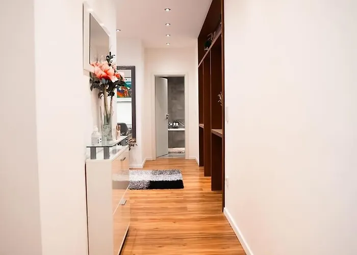 Kj Ferienwohnung Zentral - Swimming Pool - Balkon - Parkplatz *