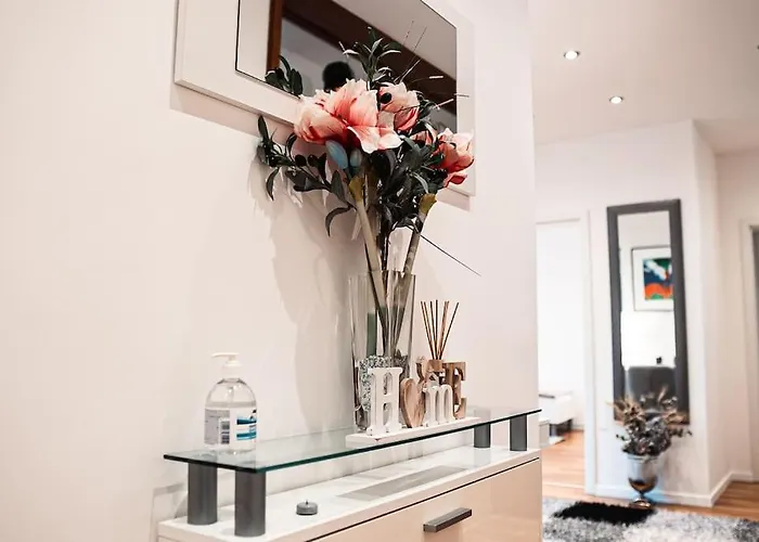 Kj Ferienwohnung Zentral - Swimming Pool - Balkon - Parkplatz Апартаменты *